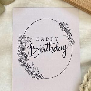 Couronne botanique minimaliste joyeux anniversaire - PetalsInInk Designs