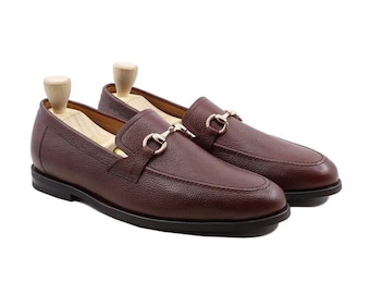 Mocasines de cuero color sangre de buey hechos a mano para hombre / Zapatos sin cordones color burdeos
