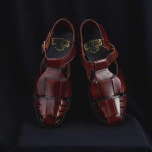 Handmade Brown Leather Peshawari Chappal: Classic Men's Sandals