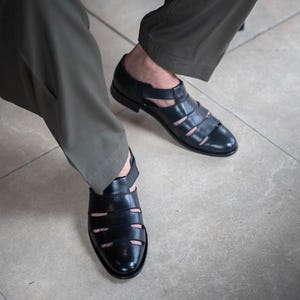 Handgefertigte Fischersandalen aus Leder für Herren: Gepolsterte Fußgewölbestütze aus Geniune Leder Chappal