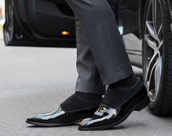 Zapatos elegantes de una sola pieza, hechos a mano, de piel auténtica charol negra con cordones.