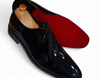 Zapatos Oxford Brogue de charol negro hechos a mano: Zapatos de suela roja para hombre