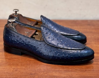 Mocasines de piel de avestruz azul hechos a mano: zapatos sin cordones para hombre