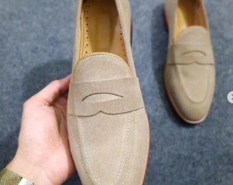 Mocassini in pelle scamosciata fatti a mano: scarpe in pelle beige