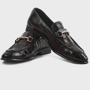 Handmade croc embossed leather horsebit loafers for men featuring a luxurious dark brown finish, polished metal horsebit detail, premium leather construction, slip-on design, and elegant formal styling suitable for weddings, business attire, parties, and special occasions.