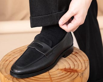 Mocassins en cuir noir faits main pour homme, chaussures habillées de luxe minimalistes à enfiler.