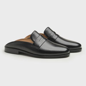 Handgefertigte schwarze Leder-Mules, offene Slipper zum Hineinschlüpfen