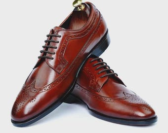 Zapatos Oxford Brogue de cuero burdeos con cordones y puntera alada para hombre, hechos a mano.