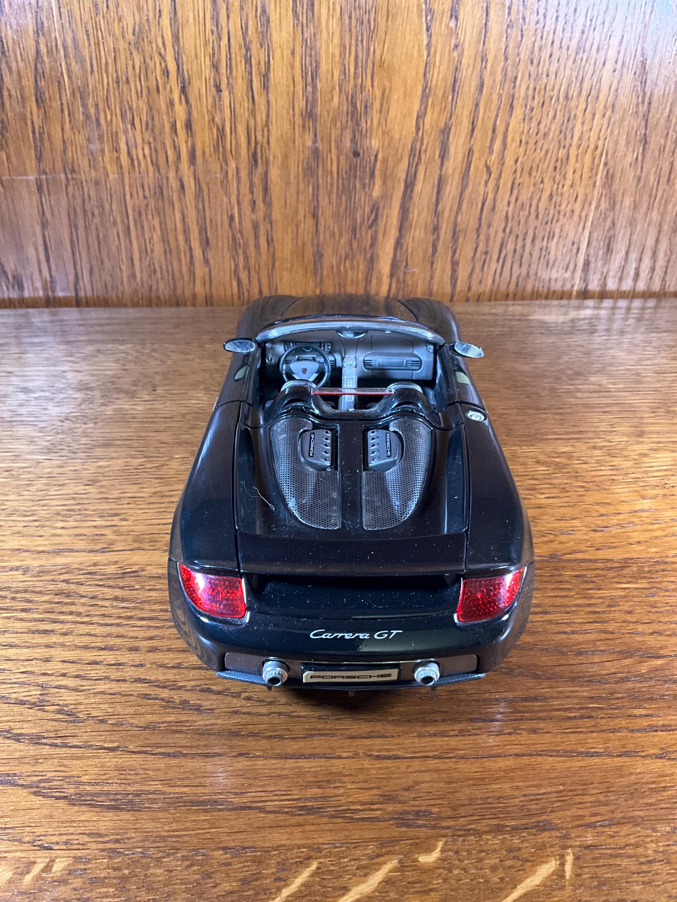 ポルシェ カレラ GT – 1:18 スケール ダイキャスト モデル (中古、箱