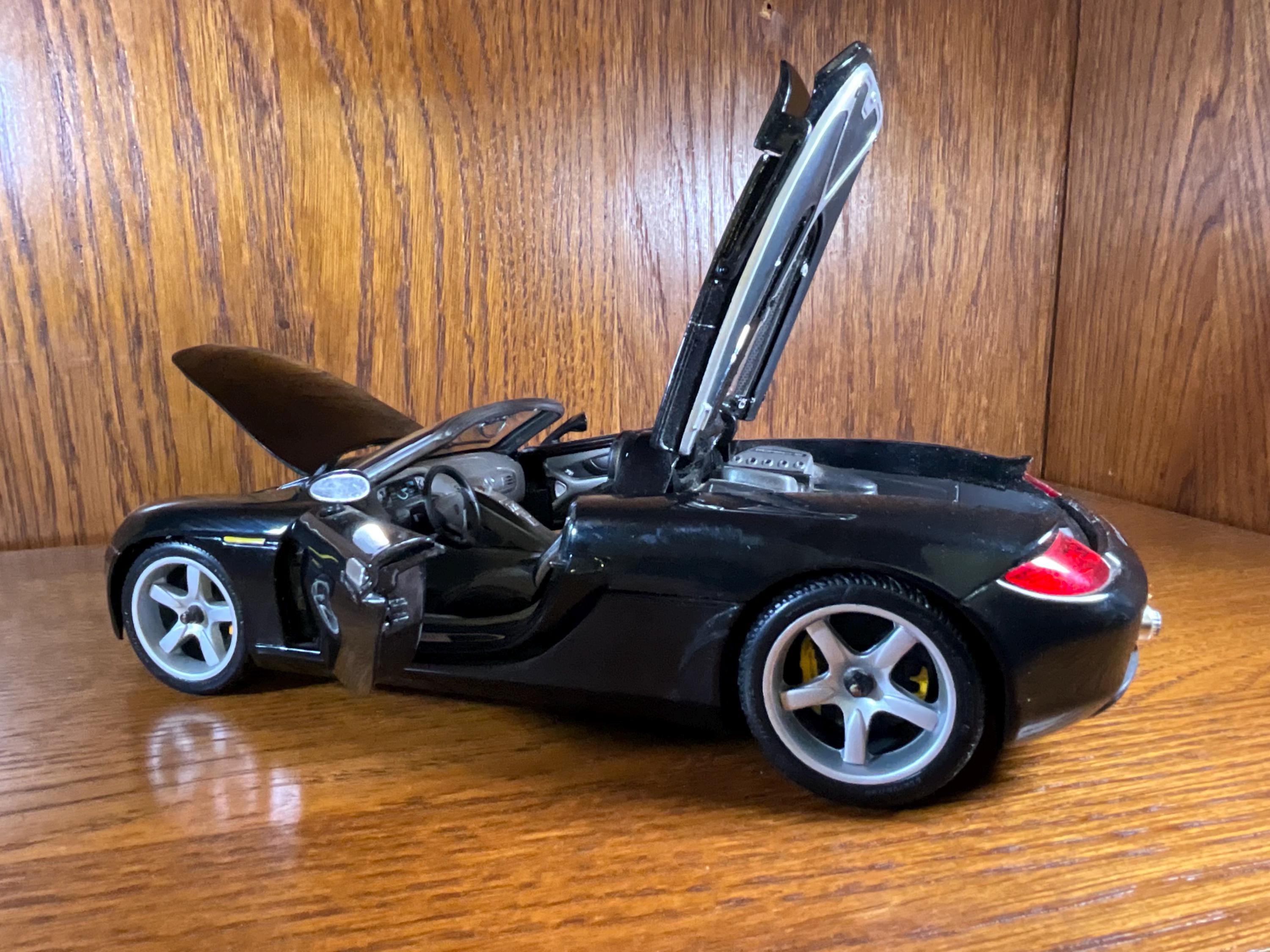 ポルシェ・カレラGT 1/18 スケールダイキャストモデル ポルシェ カレラ GT – 1:18 スケール ダイキャスト モデル (中古、箱