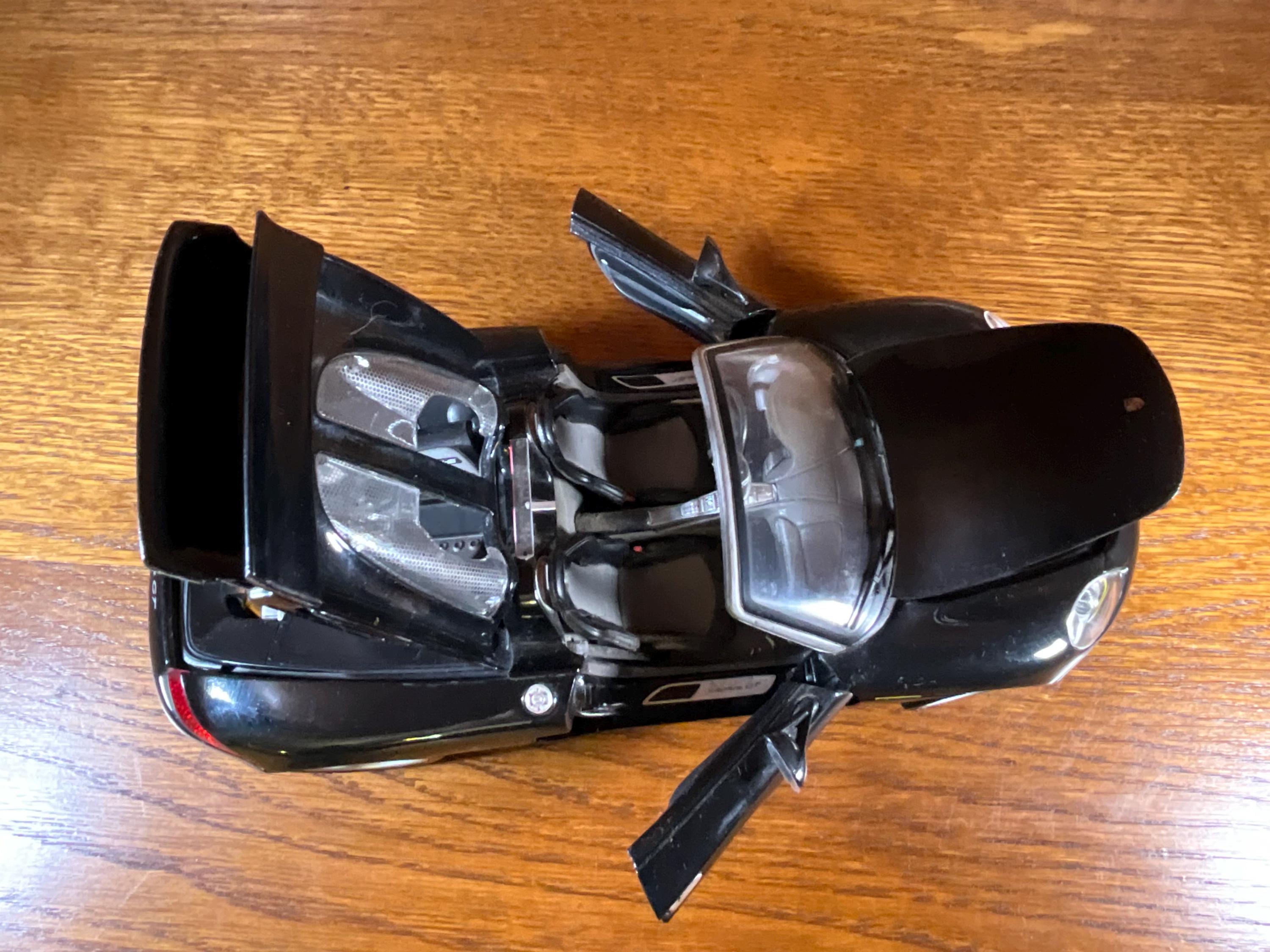 ポルシェ カレラ GT – 1:18 スケール ダイキャスト モデル (中古、箱