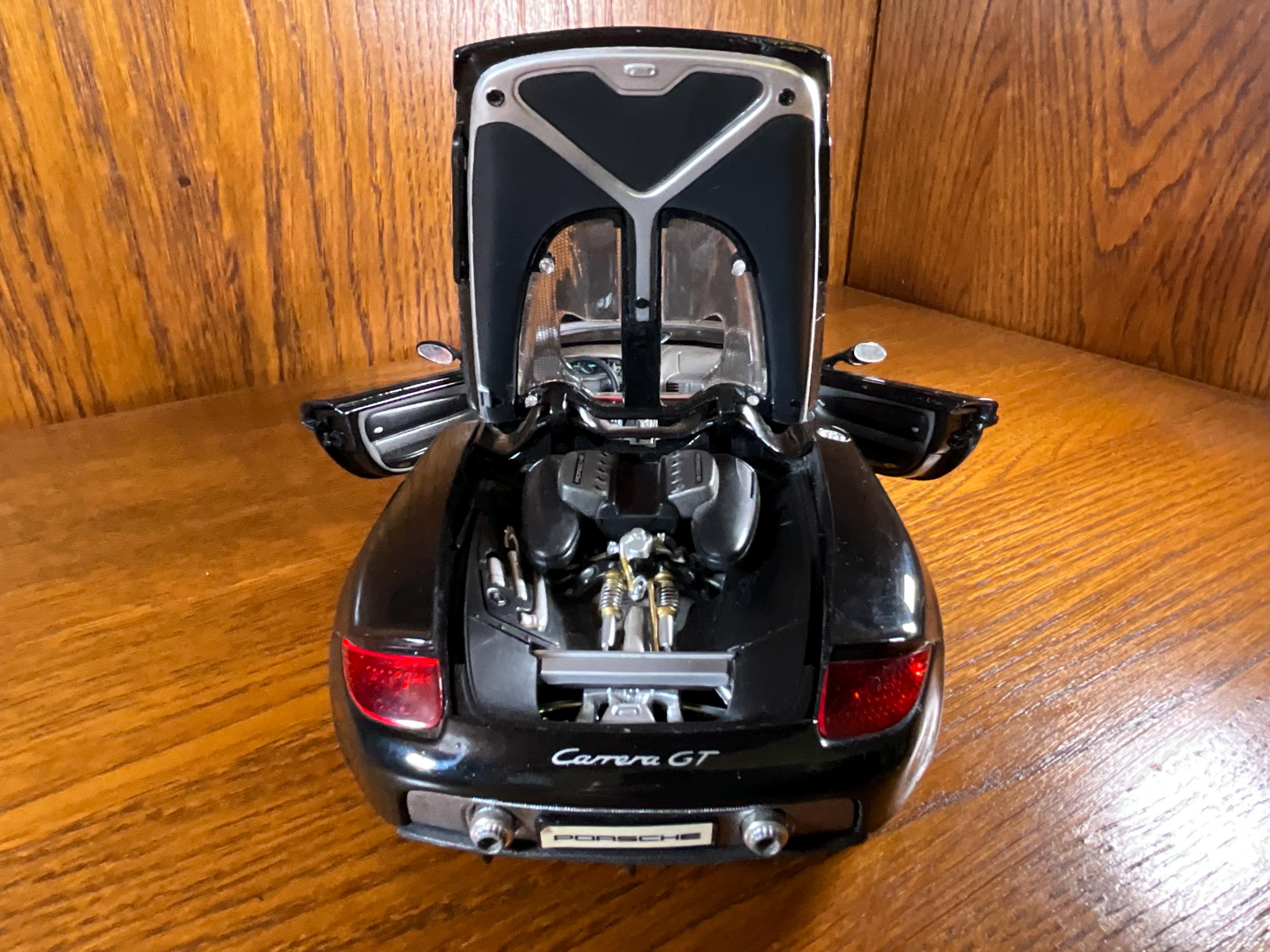 ポルシェ カレラ GT – 1:18 スケール ダイキャスト モデル (中古、箱