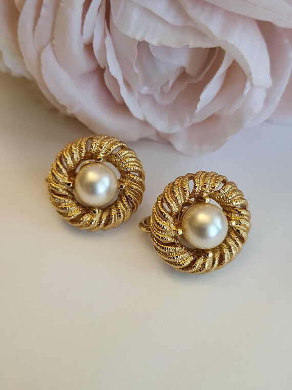 Vintage Earrings Signed Crown Trifari Twisted Rope Coil Silky Faux Pearl Studs Textured Goldtone Clip-On Collectible Jewelry Gift 1"
