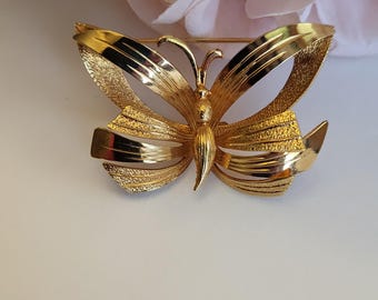 Vintage Stylized Butterfly Brooch Pin Lapel Signed Giovanni Retro Mid-Century Textured Shoulder Blazer Goldtone Costume Jewelry Gift 1 1/2"