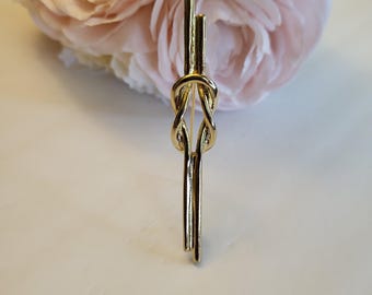 Vintage Hercules Knot Bar Brooch Pin Lapel Elongated Classic Timeless Stylized Tube Shoulder Scarf Enhancer Goldplated Costume Jewelry Gift