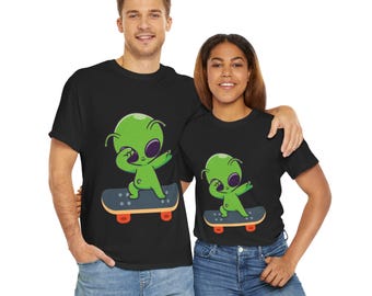 Green Alien Skateboard Funny T-Shirt | Unisex Cool Alien Skater T-Shirt | Perfect Gift for Skaters, and Sci-Fi Fans, Vintage Graphic Tee