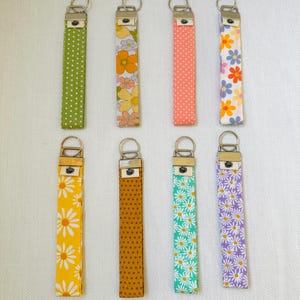 Daisy Print Fabric Keychain Wristlet: Cotton Key Fob Lanyard