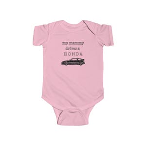 DriftaraCreations Personalizowane body niemowlęce, Moja mamusia jeździ Hondą, JDM Unisex Baby One-Piece Car Enthusiast, Civic