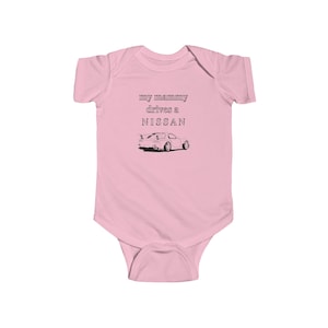 DriftaraCreations My Mammy Drives a Nissan Infant Fine Jersey Bodysuit, Miłośnik samochodów, Entuzjasta samochodów, Dzień Matki, Prezent na Dzień Matki, Dziewczyna z samochodem