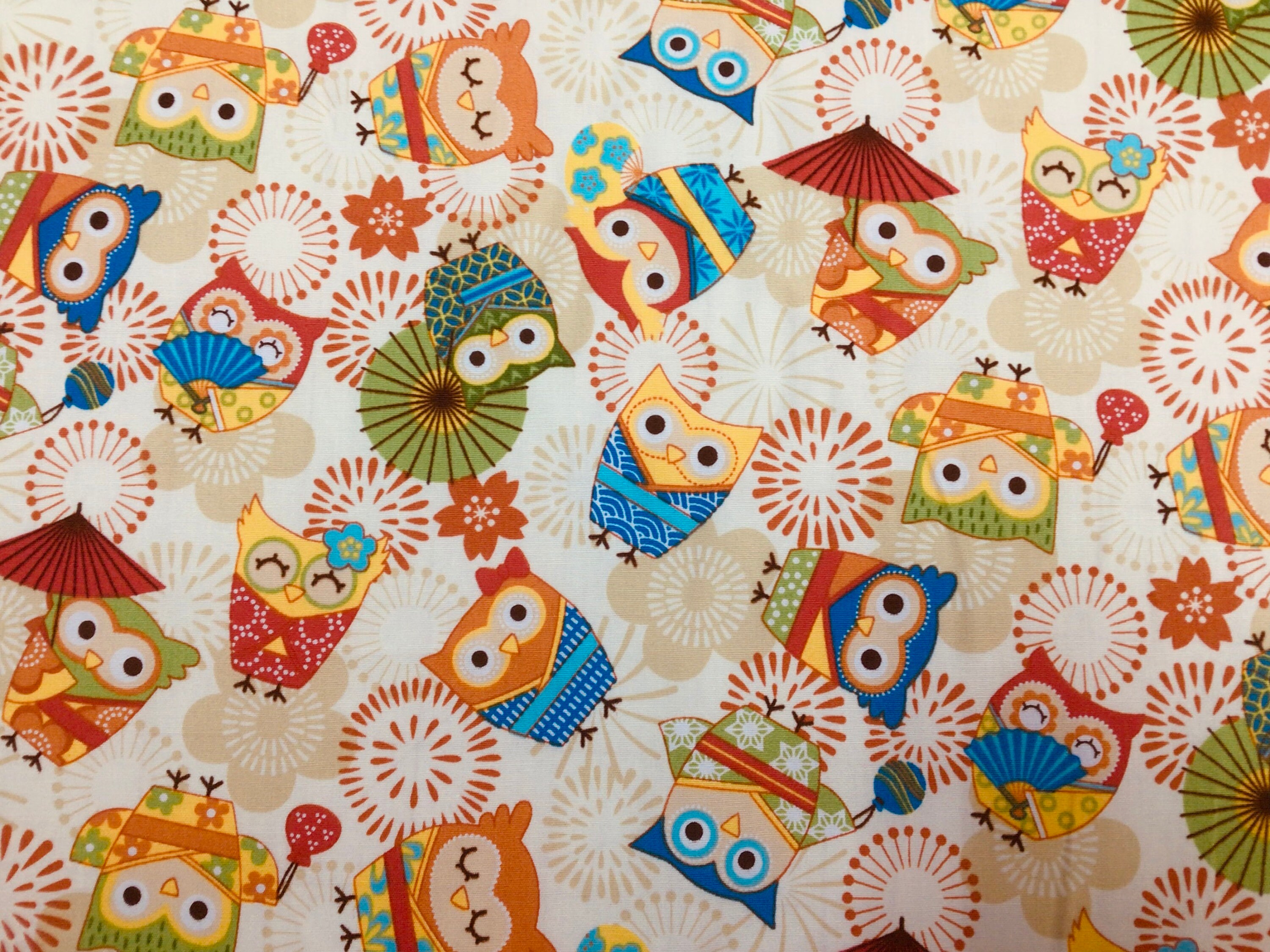 VERKOOP! Schattige uilen 100% katoenen stof met Hawaïaanse print Verkocht op maat gesneden