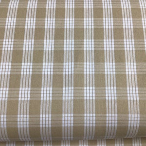 Pode incluir: Tecido xadrez bege e branco com textura sutil. O tecido é tecido com um padrão xadrez fino.