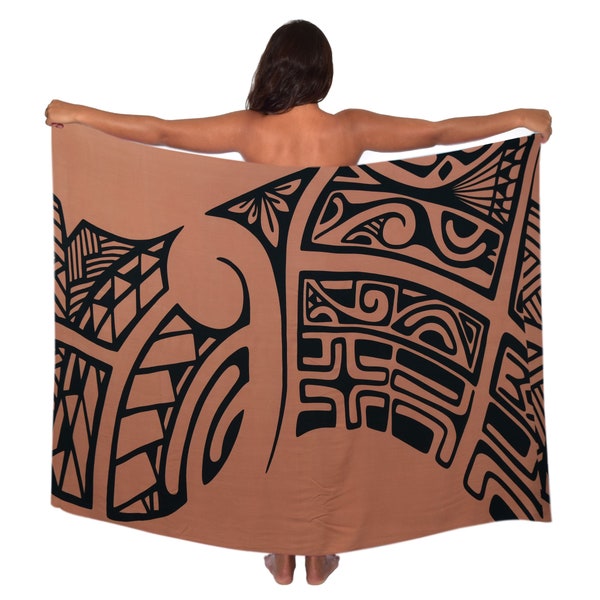 Achetez-en 5, obtenez-en GRATUITEMENT ! Léger Hilo Tribal Design en noir sur Hazel Brown Pareo (sarong) Lava Lava 100% Rayon Cover up