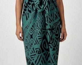 Kaufe 5, erhalte eine GRATIS!  Leichte Tiefe Kelly Green / Black Tiare Tappa Hawaiian Print Pareo (Sarong) Lava Lava 100% Rayon Cover up