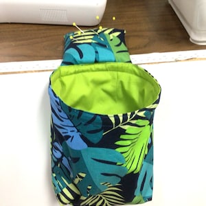 Trådfångare/ nålkudde i vackert hawaiianskt mönster
