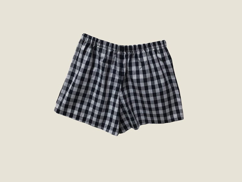 K&ouml;nnte beinhalten: Schwarze und wei&szlig;e karierte Boxershorts mit elastischem Bund.