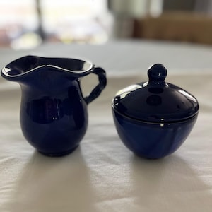 Juego de azucarero y jarrita para leche de porcelana azul cobalto italiana pintada a mano vintage con tapa
