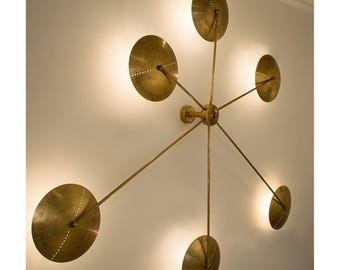 Applique da parete in ottone anticato opaco grezzo di metà secolo, anni '50, lampadario industriale Diabolo, Sputnik, italiano, Stilnovo, Kalmar, montaggio a filo
