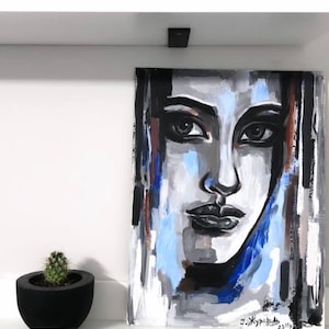 Retrato acrílico original: Rostro femenino en tonos azules. Decoración expresiva para pared sobre cartón.