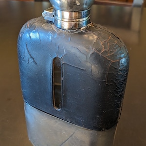 Vintage Versilberte und Leder Flasche