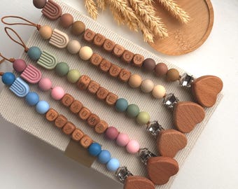 Clip para chupete con forma de corazón personalizado: madera de haya y silicona, regalo arcoíris para baby shower.