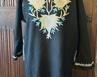 Vintage Wool Tunic Dress with Colorful Embroidery – Size L