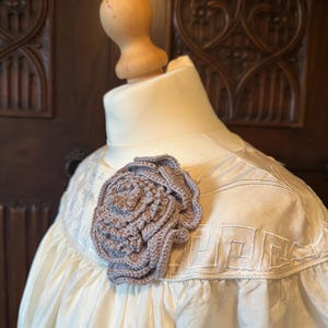 Lavender Shadows Crochet Peony Brooch – Handcrafted in Italian Cotton, Large Textured Floral Pin (10 cm)