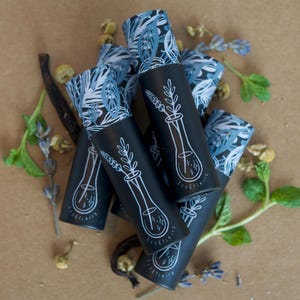 Biologische lippenbalsemset - 5 stuks | Handgemaakte natuurlijke chapstick | Veganistisch en niet-veganistisch | Hydraterende lipverzorging | Milieuvriendelijk cadeau voor droge lippen