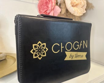 Goldener Plott für Chogan Duftprobenkoffer – personalisiert mit deinem Namen | Flexfolie zum Aufbügeln