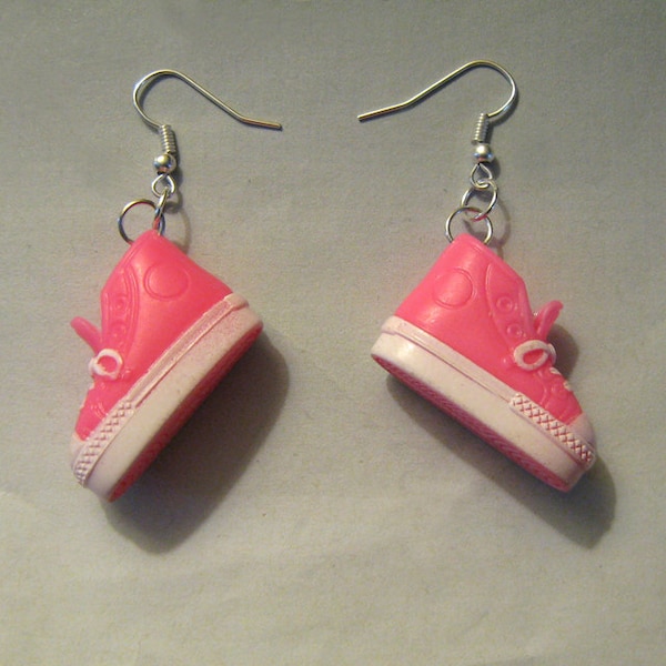 Boucles d'oreilles chaussures Boucles d'oreilles baskets pour poupée style Converse roses recyclées