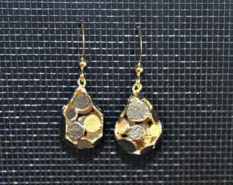 Teardrop Connected Circles 3D Gold Earrings