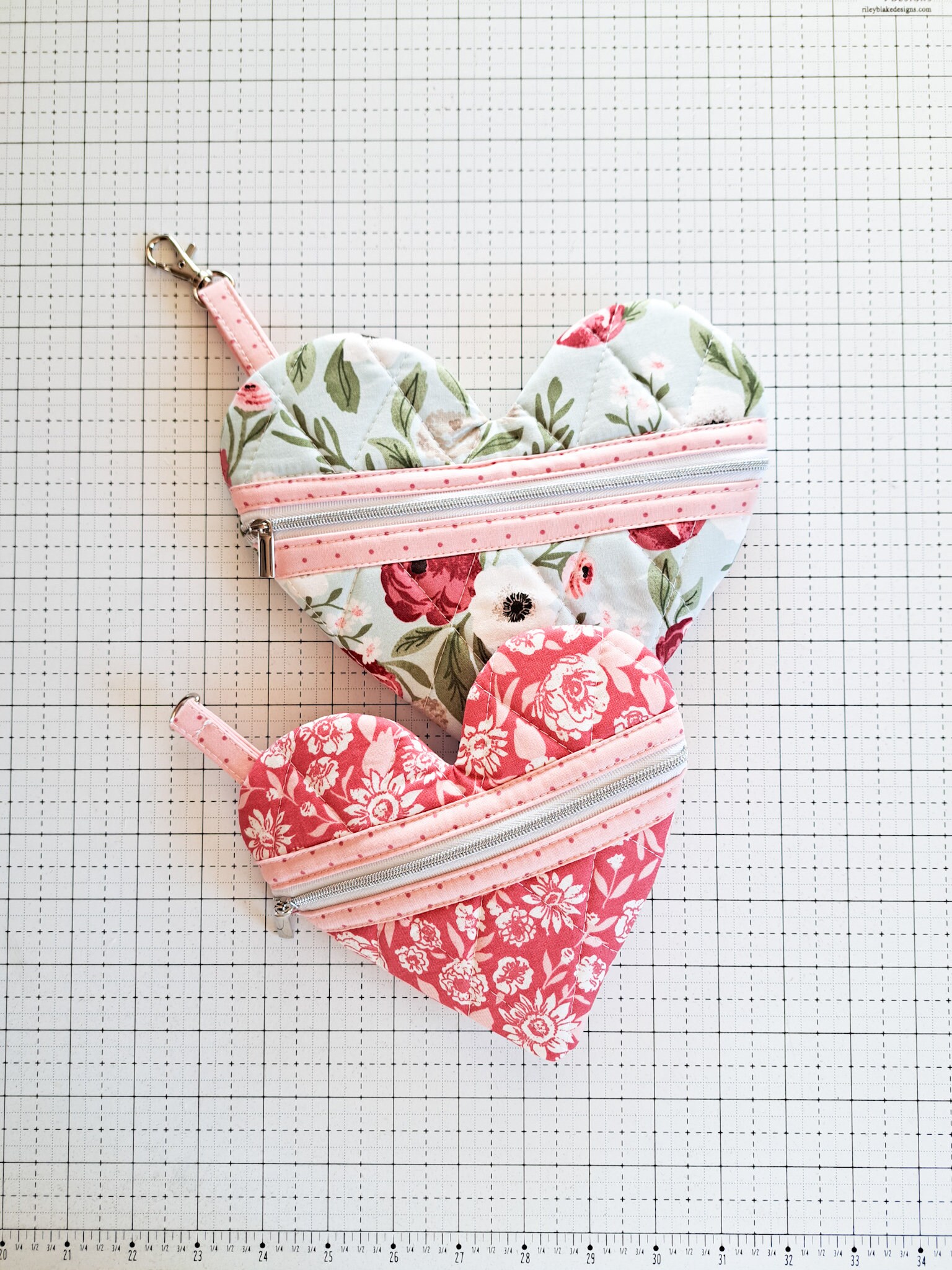 ◎a'dren◎ [My complicated heart] book pouch Complicated Hearts: Book 1 of the Complicated Hearts Duet by
