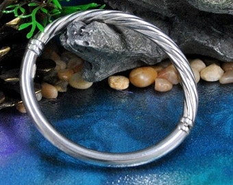 Sterling Hinged Bangle // Twisted Cable Front Motif ~ Modern Borders ~ Safety Snap // Vintage ~ Italy 925