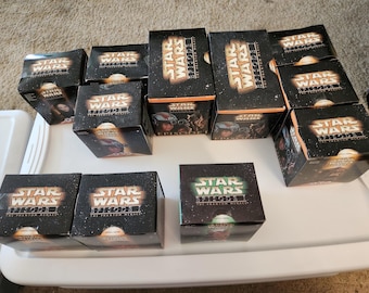 10 juguetes en total del EPISODIO 1 DE STAR WARS (6 diferentes) de Taco Bell, fechados en 1999
