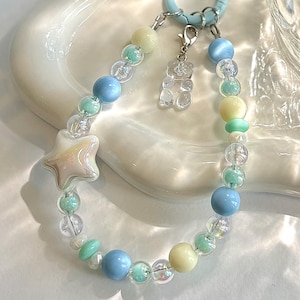 Gummy Bear & Star Phone Charm – Pastel Kawaii Beaded Strap with Iridescent Beads | Soft Girl Aesthetic Gift for Her, Teens, Summer Accessory