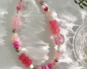 Abalorio para teléfono de osito de goma rosa: abalorio kawaii de estilo coreano con corazones y cuentas brillantes. Regalo suave y tierno para adolescentes, ella, pastel.