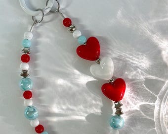 Dije para teléfono con forma de corazón rojo y blanco: correa de cuentas con estrellas de estilo coreano. Dije para bolso hecho a mano, ideal como regalo para ella, adolescente, San Valentín o para una chica dulce.