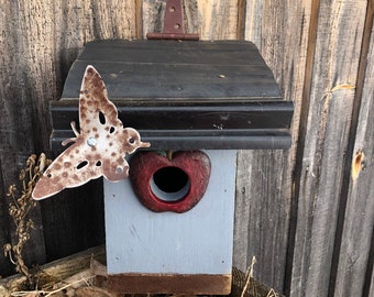 Teachers Pet Birdhouse for Blue Birds, Chickadees, Nuthatches and Other Smaller Birds - Teachers, Mothers Day, or Fathers Day Present