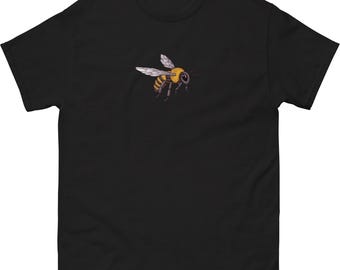 Może przedstawiać: Czarny t-shirt z grafiką żółtej i czarnej pszczoły.