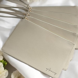 Regalo de dama de honor / Regalos personalizados / Regalo de dama de honor / Regalo de despedida de soltera / Cartera de mano con inicial / Propuesta de dama de honor