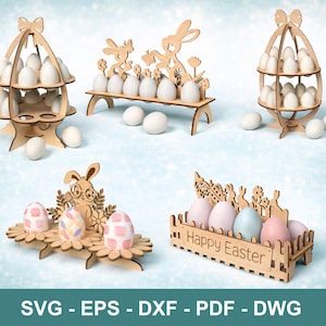 Könnte beinhalten: Eine Sammlung von hölzernen Ostereierhaltern und dekorativen Displays. Die Designs umfassen eiförmige Ständer, Hasen- und Blumenakzente sowie ein Display mit dem Text "Happy Easter". Die Eier sind weiß und pastellfarben.